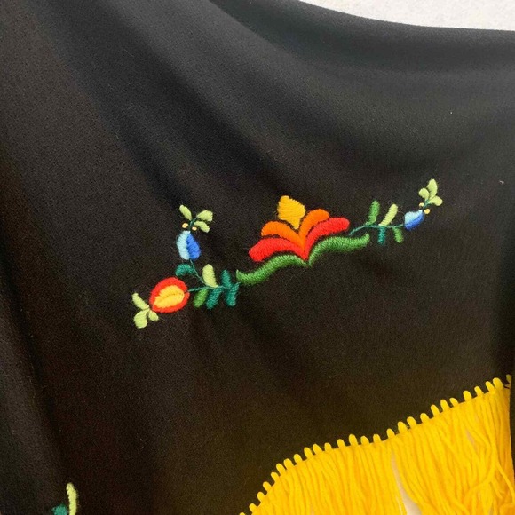 Vintage 1970's Handmade Embroidered Fringed Cape, Wrap, Shawl - Picture 3 of 6